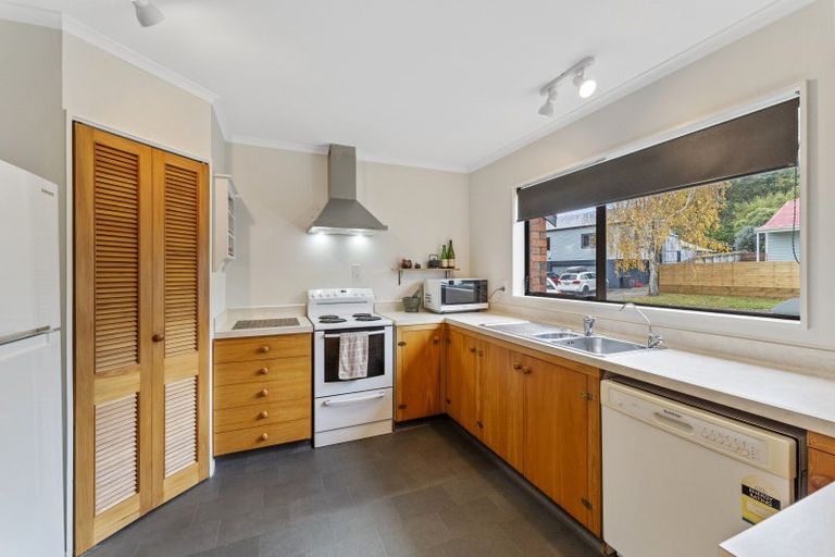 Photo of property in 6 Kew Grove, Raumati Beach, Paraparaumu, 5032