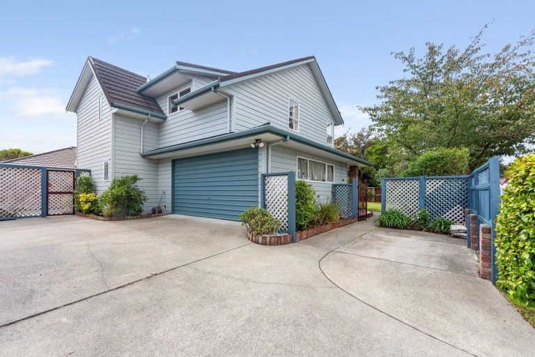 Photo of property in 1 Hadleigh Court, Paraparaumu, 5032