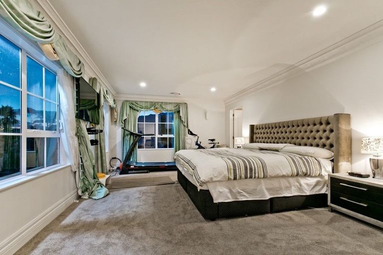 Photo of property in 18 Mansion Court, West Harbour, Auckland, 0618