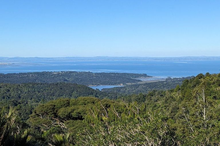Photo of property in 1/51 Quinns Road, Waiatarua, Auckland, 0612