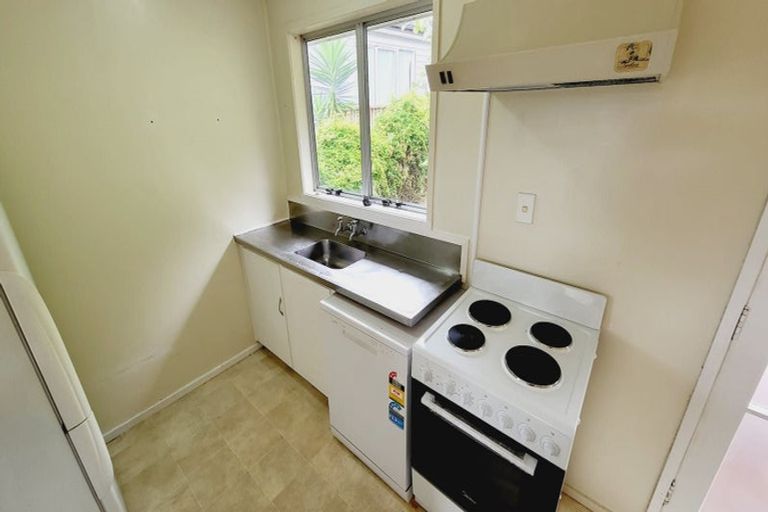 Photo of property in 9 Aralia Road, Sunnynook, Auckland, 0620