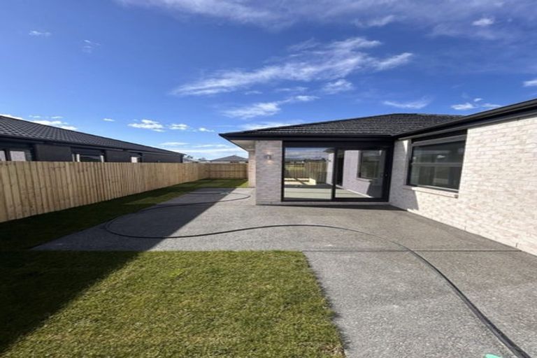 Photo of property in 27 Rita Angus Road, Belfast, 8051