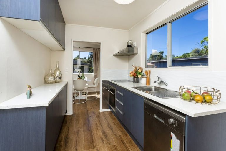 Photo of property in 43 Valley View Road, Glenfield, Auckland, 0629