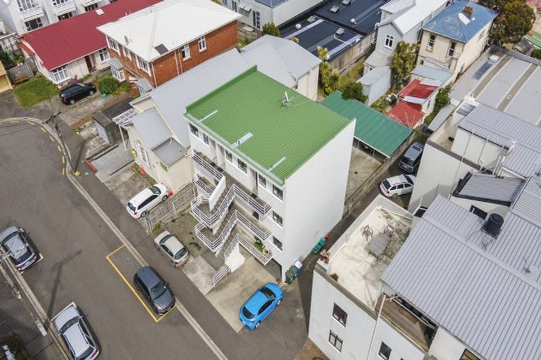 Photo of property in 2 Moncrieff Street, Mount Victoria, Wellington, 6011