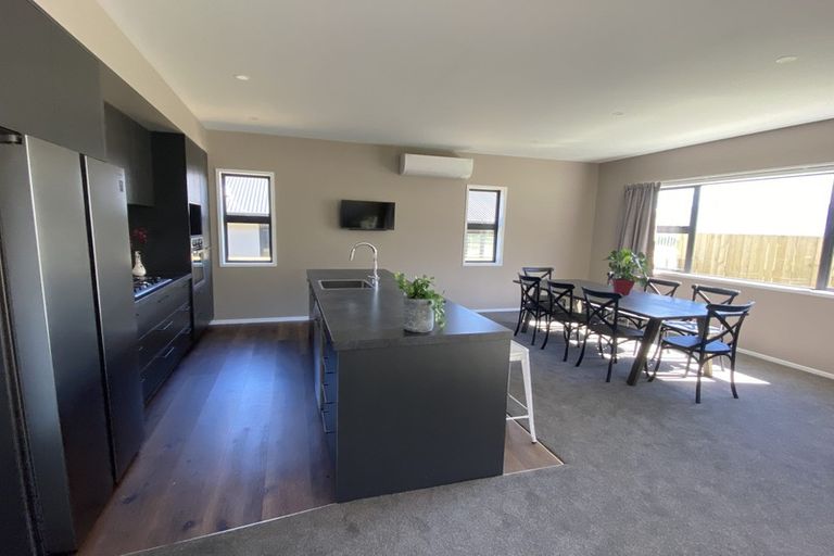 Photo of property in 8 Howden Drive, Jacks Point, 9371