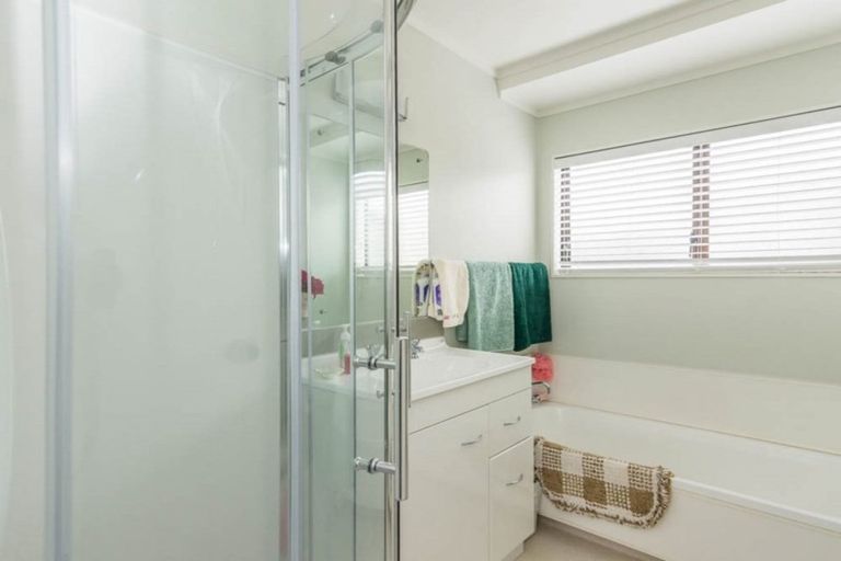 Photo of property in 1/28 Neil Avenue, Te Atatu Peninsula, Auckland, 0610