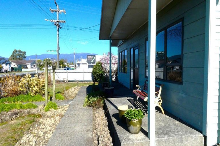 Photo of property in 106 Queen Street, Westport, 7825