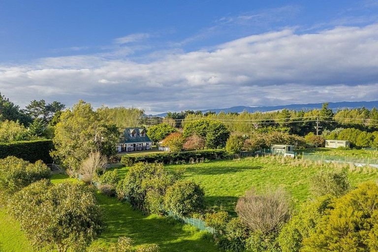 Photo of property in 44 Te Horo Beach Road, Te Horo, Otaki, 5581