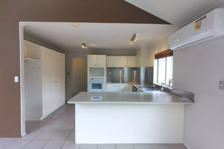 Photo of property in 1/33 Ben Nevis Place, Northpark, Auckland, 2013
