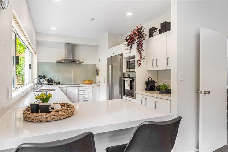 Photo of property in 2/54 Norwood Road, Bayswater, Auckland, 0622