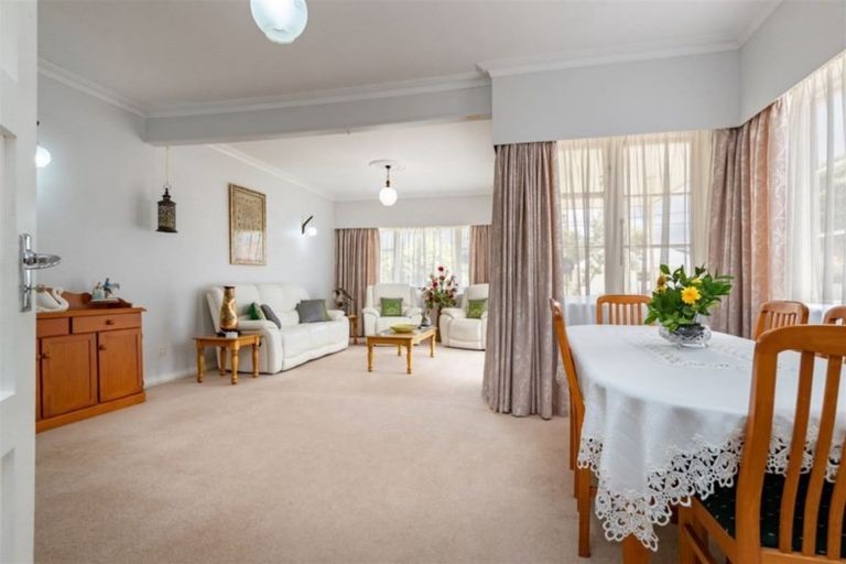 Photo of property in 5 Freyberg Street, Waterloo, Lower Hutt, 5011