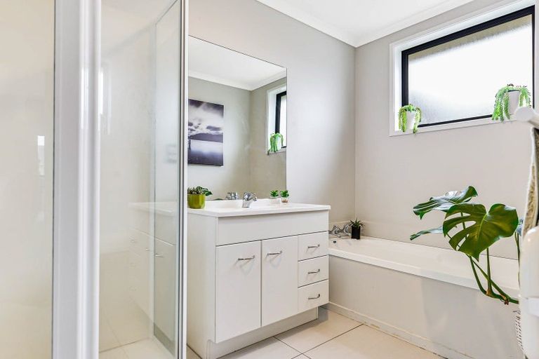 Photo of property in 12 Innswood Place, Rototuna North, Hamilton, 3210