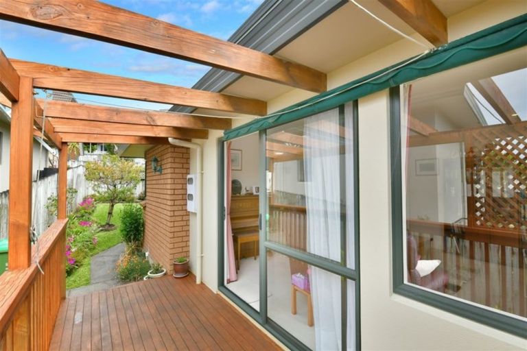 Photo of property in 2/12 Sundown Avenue, Manly, Whangaparaoa, 0930