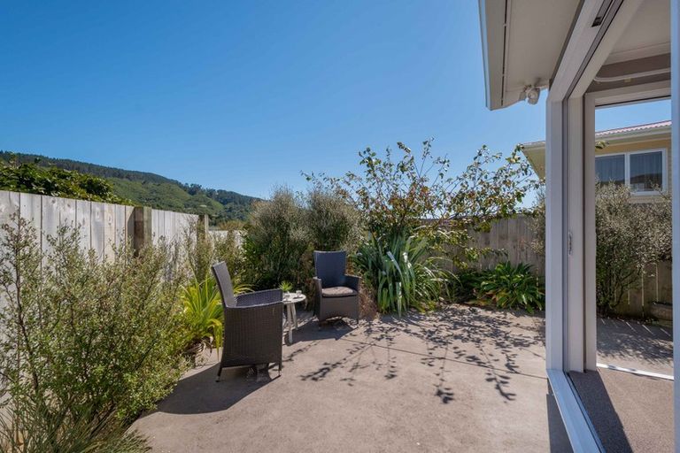 Photo of property in 10 Larsen Crescent, Tawa, Wellington, 5028