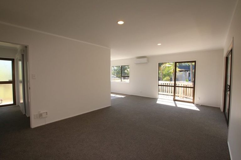 Photo of property in 2/13 Montclair Rise, Browns Bay, Auckland, 0630
