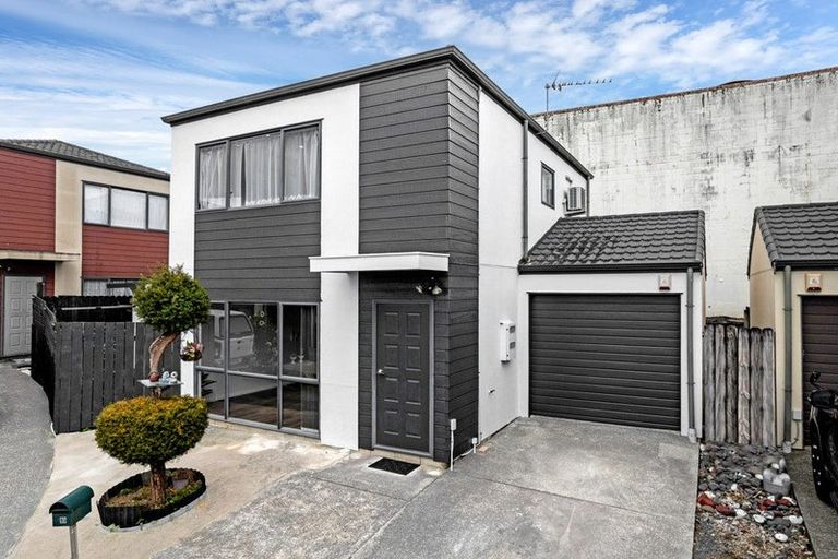 Photo of property in 19 Rakich Place, Henderson, Auckland, 0612