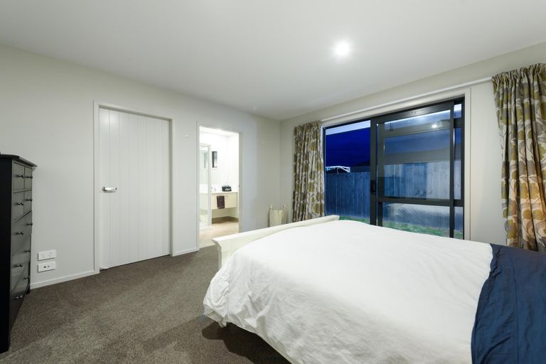 Photo of property in 18 Cupples Street, Papamoa Beach, Papamoa, 3118