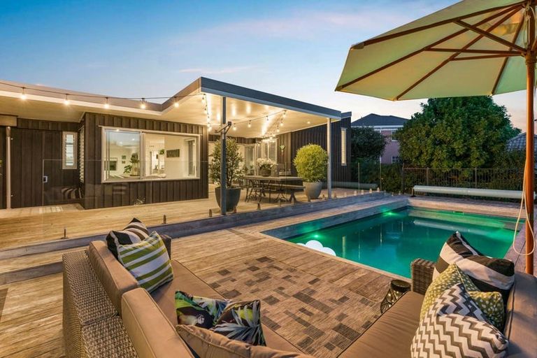 Photo of property in 14 The Anchorage, Sunnyhills, Auckland, 2010