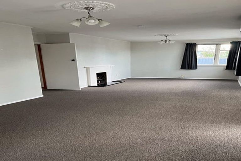 Photo of property in 30 Ealing Street, Redwood, Christchurch, 8051