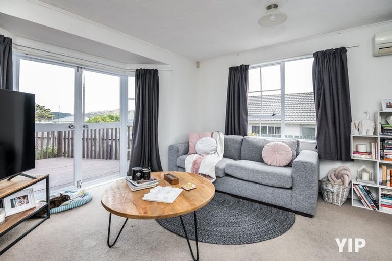 Photo of property in 74 Guadeloupe Crescent, Grenada Village, Wellington, 6037