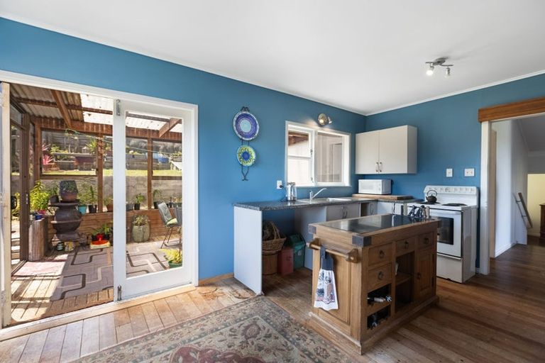 Photo of property in 25 Miles Crescent, Newlands, Wellington, 6037