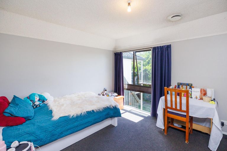 Photo of property in 22 Truscott Grove, Awapuni, Palmerston North, 4412