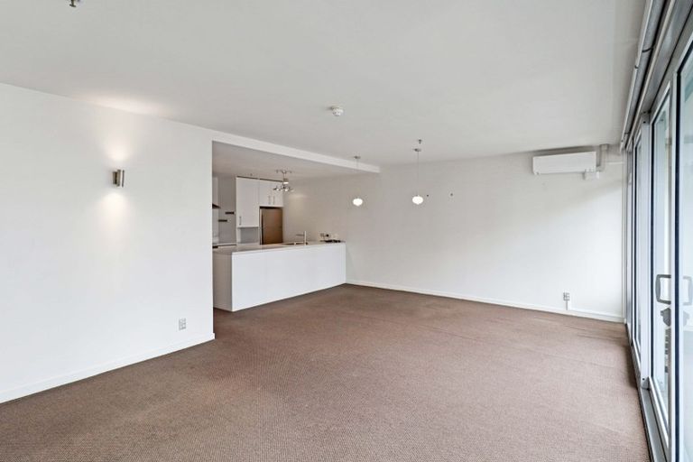 Photo of property in Montreaux Apartments, 9d/164 The Terrace, Wellington Central, Wellington, 6011