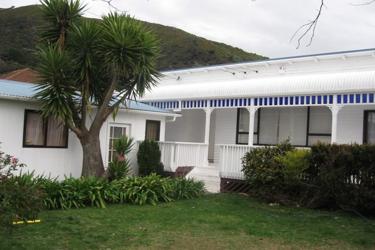 Photo of property in 187 Whites Line East, Waiwhetu, Lower Hutt, 5010