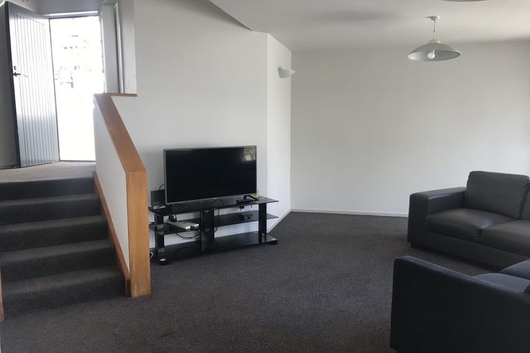Photo of property in 12b Roxburgh Street, Mount Victoria, Wellington, 6011