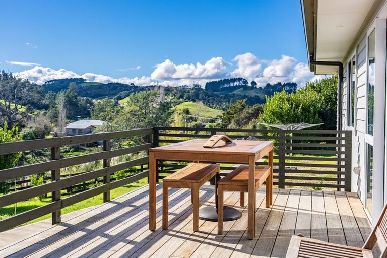 Photo of property in 3241 Paparoa-oakleigh Road, Paparoa, 0571