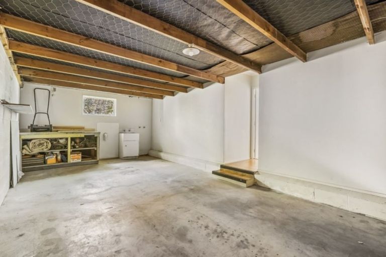 Photo of property in 1/9 Paruru Avenue, Northcote, Auckland, 0627