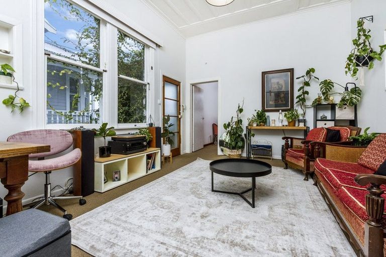 Photo of property in 33 Waimana Avenue, Northcote Point, Auckland, 0627