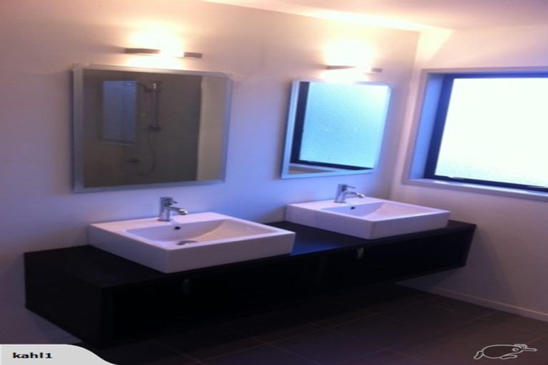 Photo of property in 1a Norwood Road, Bayswater, Auckland, 0622