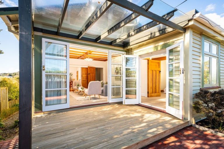 Photo of property in 97 Creswick Terrace, Northland, Wellington, 6012