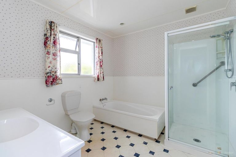 Photo of property in 1 Dixon Street, Waimate, 7924