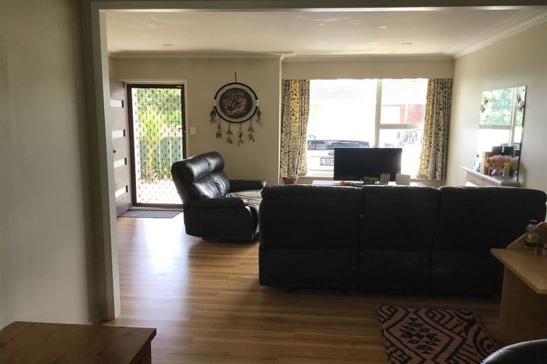 Photo of property in 1/1 Pine Street, New Lynn, Auckland, 0600