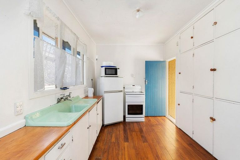 Photo of property in 39 Marine Parade, Mount Maunganui, 3116