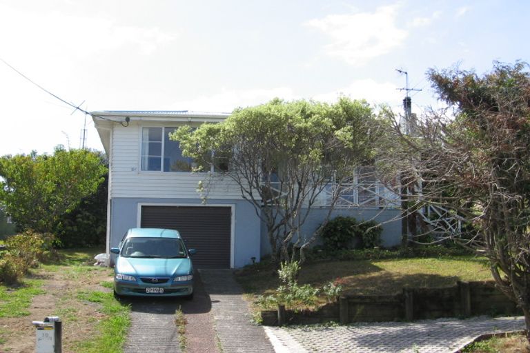 Photo of property in 30 City View Terrace, Birkenhead, Auckland, 0626
