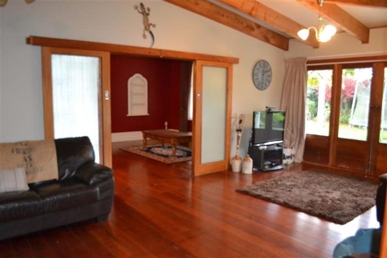 Photo of property in 26 Takiroa Street, Urenui, 4375