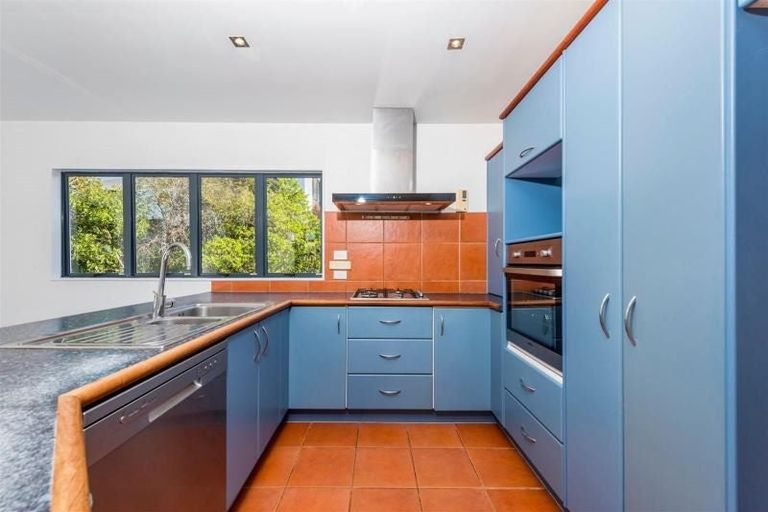 Photo of property in 20a Belleaire Court, West Harbour, Auckland, 0618