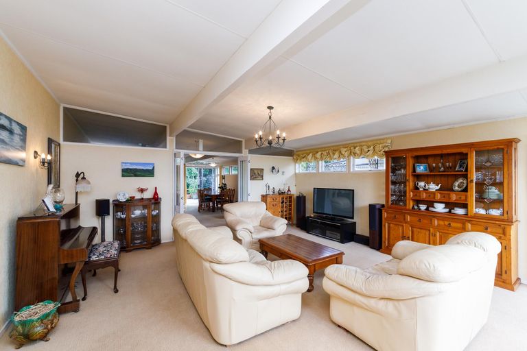 Photo of property in 16 Wikiriwhi Crescent, Awapuni, Palmerston North, 4412