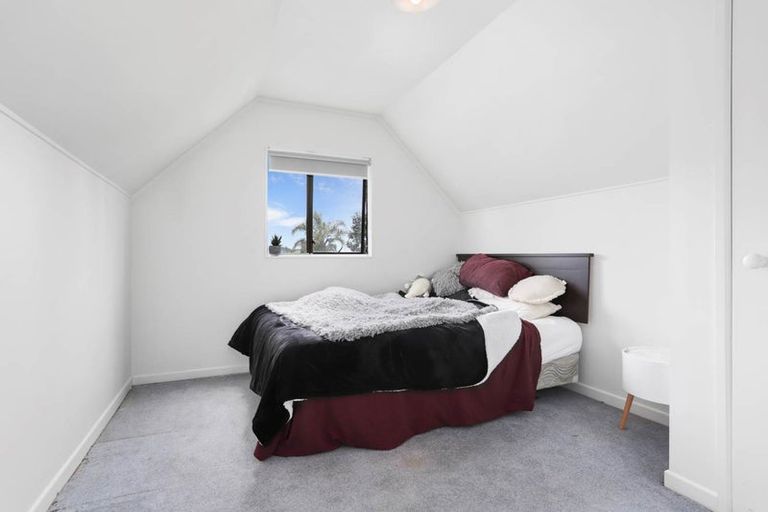 Photo of property in 9 Peterhouse Place, West Harbour, Auckland, 0618