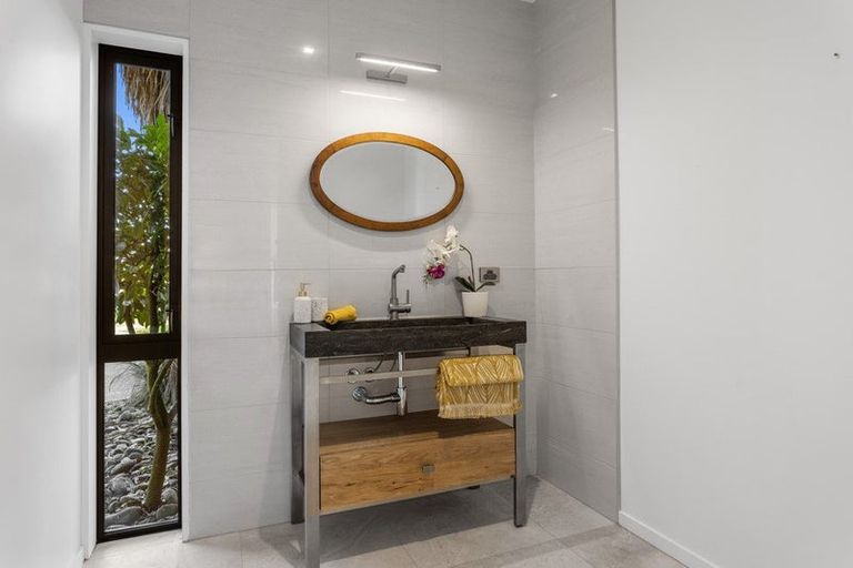 Photo of property in 585 Coutts Island Road, Coutts Island, Christchurch, 7670