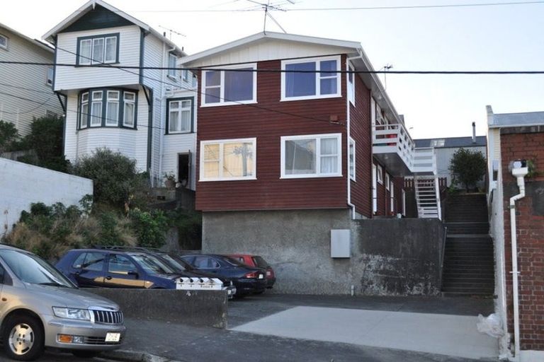 Photo of property in 4/16 Rolleston Street, Mount Cook, Wellington, 6021