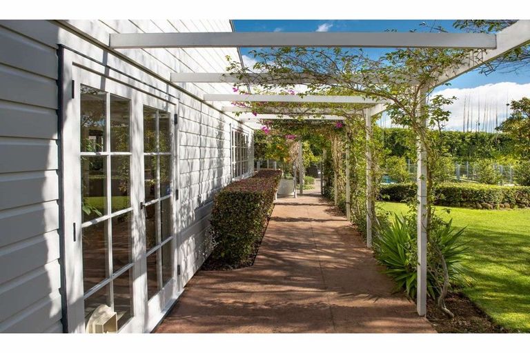 Photo of property in 37 Riverview Road, Kerikeri, 0230