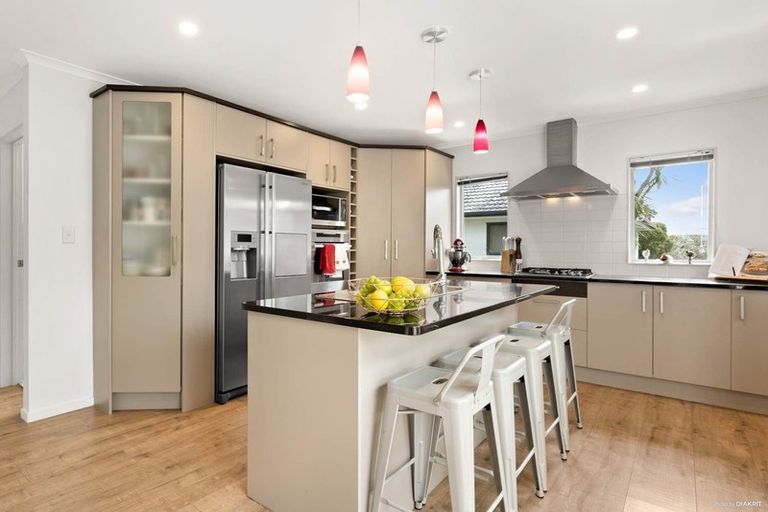 Photo of property in 687a Beach Road, Rothesay Bay, Auckland, 0630