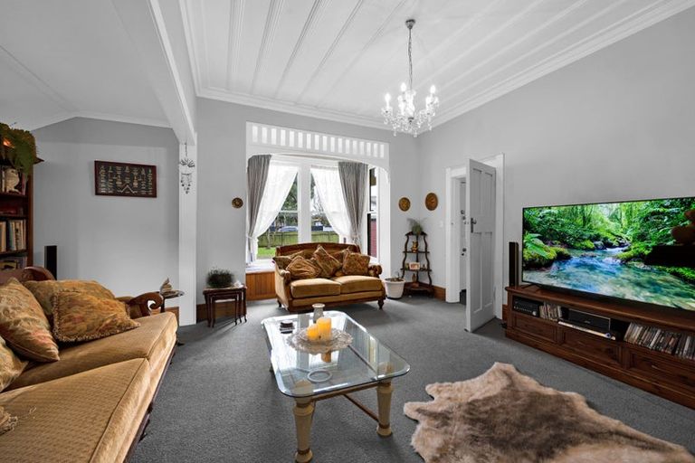 Photo of property in 237 South Road, Hawera, 4610