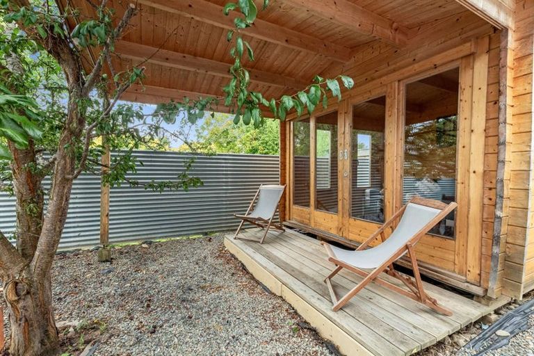 Photo of property in 1d Hendon Place, West End, Palmerston North, 4412