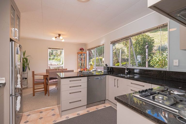 Photo of property in 56 Colchester Crescent, Newlands, Wellington, 6037