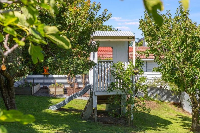 Photo of property in 32 Handyside Street, Tawa, Wellington, 5028